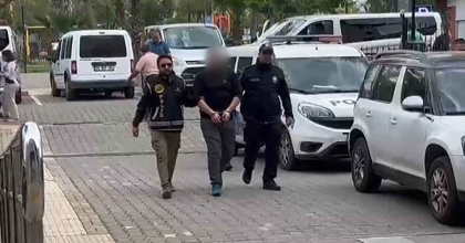 YAKALANACAĞINI ANLAYINCA ANNESİNİ EVE KİLİTLEDİ