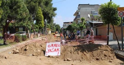 YOL ÇALIŞMASINA ROMALILAR 'TAŞ KOYDU'