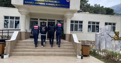 YUNANİSTAN'A YÜZEREK GEÇMEYE ÇALIŞIRKEN YAKALANDILAR