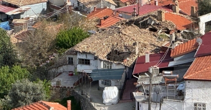 BULDAN’DA TARİHİ İKİ KATLI EV ÇÖKTÜ