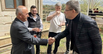 BAYRAMIN İLK GÜNÜNDE 8 MAHALLEYE GİTTİ