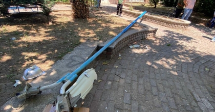 AYDIN'DA PARKTA OTURAN ŞAHISLAR ÖLÜMDEN DÖNDÜ: 2 YARALI