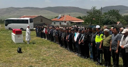 AFYONKARAHİSAR'DA VEFAT EDEN KIBRIS GAZİSİ TOPRAĞA VERİLDİ