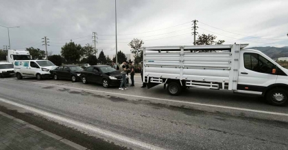 AFYONKARAHİSAR’DA ZİNCİRLEME TRAFİK KAZASI, 4 ARAÇ BİRBİRİNE GİRDİ