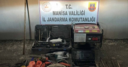 AKHİSAR’DA KAÇAK KAZI YAPAN 2 ŞÜPHELİ SUÇÜSTÜ YAKALANDI