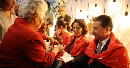 ARAS ÇİFTİNE KINA SÜRPRİZİ