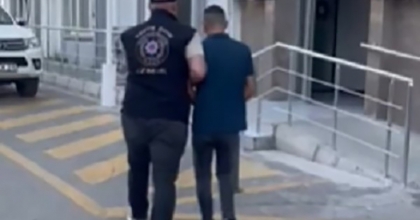 BİRİ KIRMIZI BÜLTENLE ARANAN 2 CİNAYET FİRARİSİ İZMİR'DE YAKALANDI