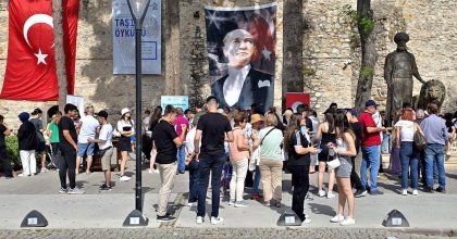 ÇEŞME'DE MÜZELER HAFTASI RENKLİ ETKİNLİKLERLE KUTLANDI