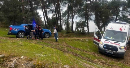ÇAMURA SAPLANAN AMBULANSI JANDARMA KURTARDI