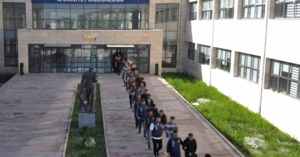 4 MİLYAR TL’LİK VURGUN YAPAN ÇETEYİ POLİS ÇÖKERTTİ