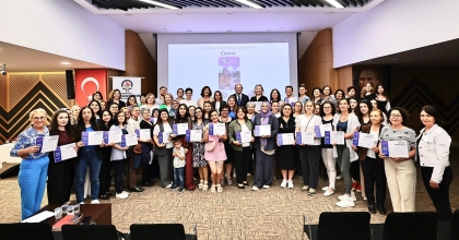 DENİZLİ’DE KADINLAR DİJİTALDE PARLIYOR