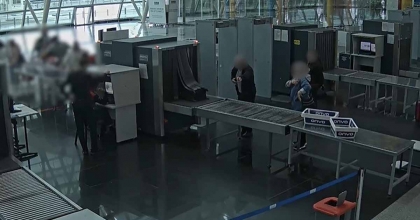 DİŞ MACUNU TÜPLERİNE SAKLAMIŞLARDI, VALİZ KONTROLÜNDE YAKALANDI