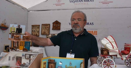 EMEKLİ MEMUR, HOŞUNA GİDEN HER OBJENİN MİNYATÜRÜNÜ YAPIYOR