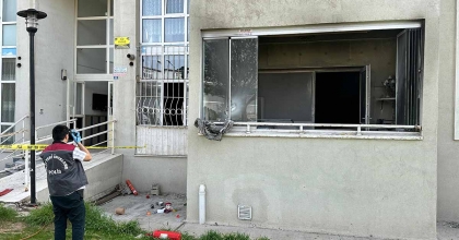 EVLİ ÇİFT KAVGA ETTİ: KADIN İFADE VERİRKEN, KOCASI EVİ VE ARABALARI YAKTI