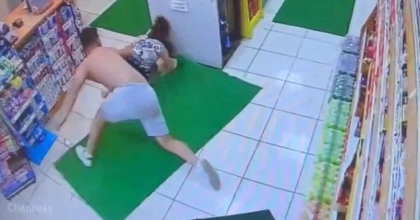 AKARYAKIT İSTASYONUNDAKİ GASP ANI KAMERALARA YANSIDI