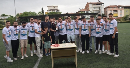 GÖKBÖRÜGÜCÜSPOR ŞAMPİYONLUK KUPASINI KALDIRDI