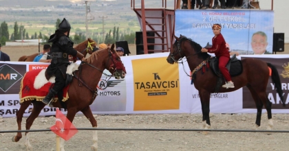 HONAZ’DA RAHVAN AT YARIŞLARI YAPILDI