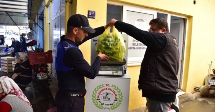İNCİRLİOVA BELEDİYESİ'NİN PAZARLARDA TARTI DENETİMİ SÜRÜYOR