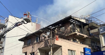 İZMİR'DE ÇATI YANGINI