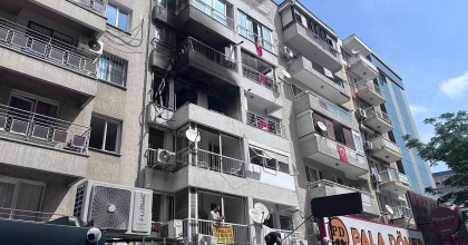 İZMİR'DE DOĞAL GAZ PATLAMASI: 4 YARALI