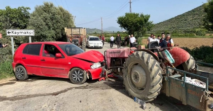 İZMİR'DE TRAFİK KAZASI: 4 KİŞİ YARALANDI
