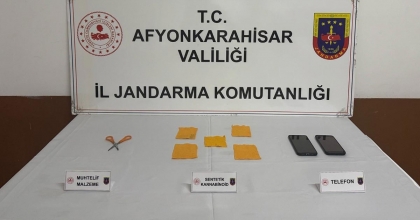 JANDARMA BİN 780 KULLANIMLIK UYUŞTURUCU EMDİRİLMİŞ PEÇETE ELE GEÇİRDİ