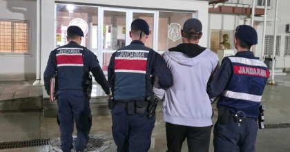 JANDARMA ŞÜPHESİNDE HAKLI ÇIKTI, ARANAN ŞAHIS YAKAYI ELE VERDİ