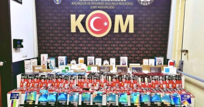 KAÇAK TELEFON PARÇALARI ELE GEÇİRİLDİ