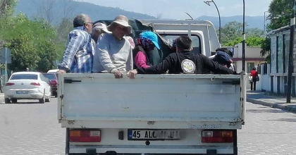 KAMYONET KASASINDA TEHLİKELİ YOLCULUK