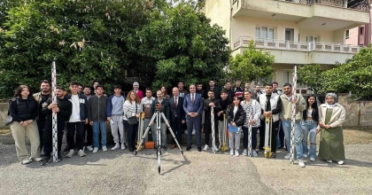 KAYMAKAM DALAK ÖĞRENCİLERLE ARAZİ ÖLÇÜMÜ YAPTI