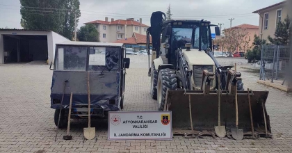 KEPÇE İLE DEFİNE ARAYAN ŞAHISLARI JANDARMA SUÇÜSTÜ YAPTI