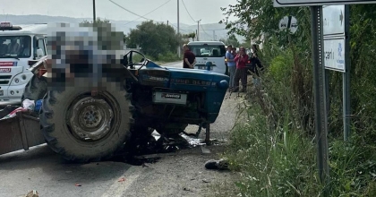MOTOSİKLET TRAKTÖRE OK GİBİ SAPLANDI: 3 ÖLÜ