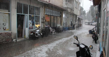 MANİSA'DA DOLU YAĞIŞI ETKİLİ OLDU