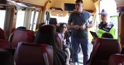 SİVİL JANDARMA YOLCU GİBİ OTOBÜSE BİNEREK DENETLEME YAPTI
