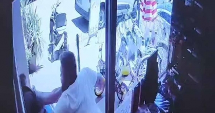 MOTOSİKLET TARTIŞMASI KANLI BİTTİ: ESNAFI DARBEDİP HASTANELİK ETTİLER