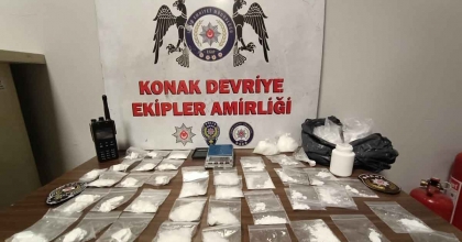 MOTOSİKLETLİ UYUŞTURUCU TACİRLERİ POLİSTEN KAÇAMADI