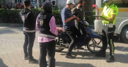 MANİSA’DA MOTOSİKLETLİLERE CEZA YAĞDI