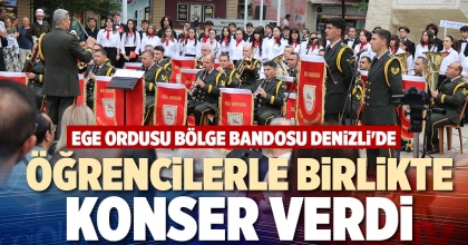ÖĞRENCİLERLE BİRLİKTE KONSER VERDİ