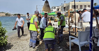 SAHİLDE İŞGALE MÜDAHALE: MASALAR KALDIRILDI, ŞERİT ÇEKİLDİ
