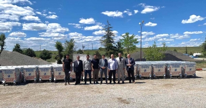 SANDIKLI’DA ÇÖP KONTEYNERİ DAĞITIMI YAPILDI