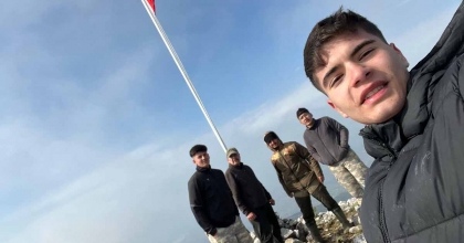 SOMA'NIN ZİRVESİNDE TÜRK BAYRAĞINI DALGALANDIRDILAR