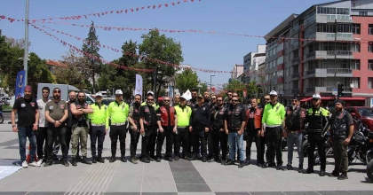 UŞAK'TA ÖĞRENCİLERE KIRMIZI DÜDÜK DAĞITILDI