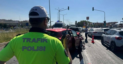 UŞAK'TA ZİNCİRLEME KAZA: 7 YARALI