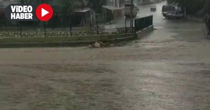 YAĞMUR SULARI DERE YERİNE SOKAKTAN AKTI