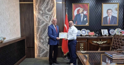 35 YILDIR GEDİZ’E HİZMET VEREN DOKTOR VEDA ETTİ