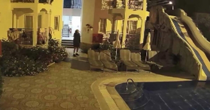 5.8 ŞİDDETİNDEKİ DEPREM OTELİN HAVUZUNU BÖYLE ETKİLEDİ