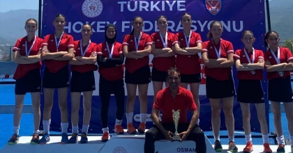 ACIPAYAM İNDOS KIZLARI HOKEYDE PARLADI 