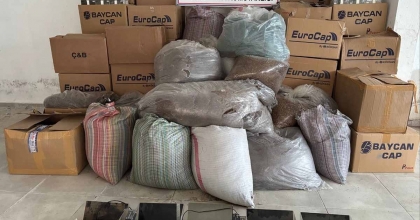 KUŞADASI’NDA KAÇAK SİGARA OPERASYONU: 3 TON TÜTÜN ELE GEÇİRİLDİ