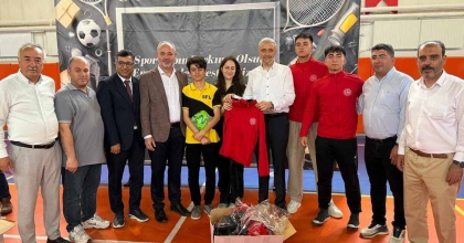 KÜTAHYA'NIN İLÇELERİNDE 42 OKULA SPOR MALZEMESİ DESTEĞİ