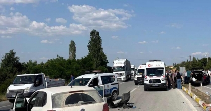 AFYONKARAHİSAR’DA KAZA: 1 ÖLÜ, 3 YARALI